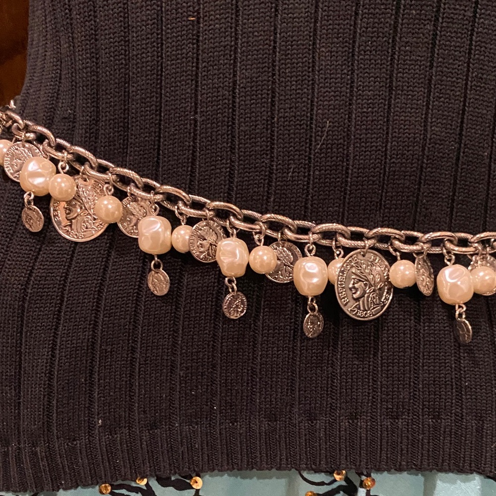 Pearl chain, coin belt